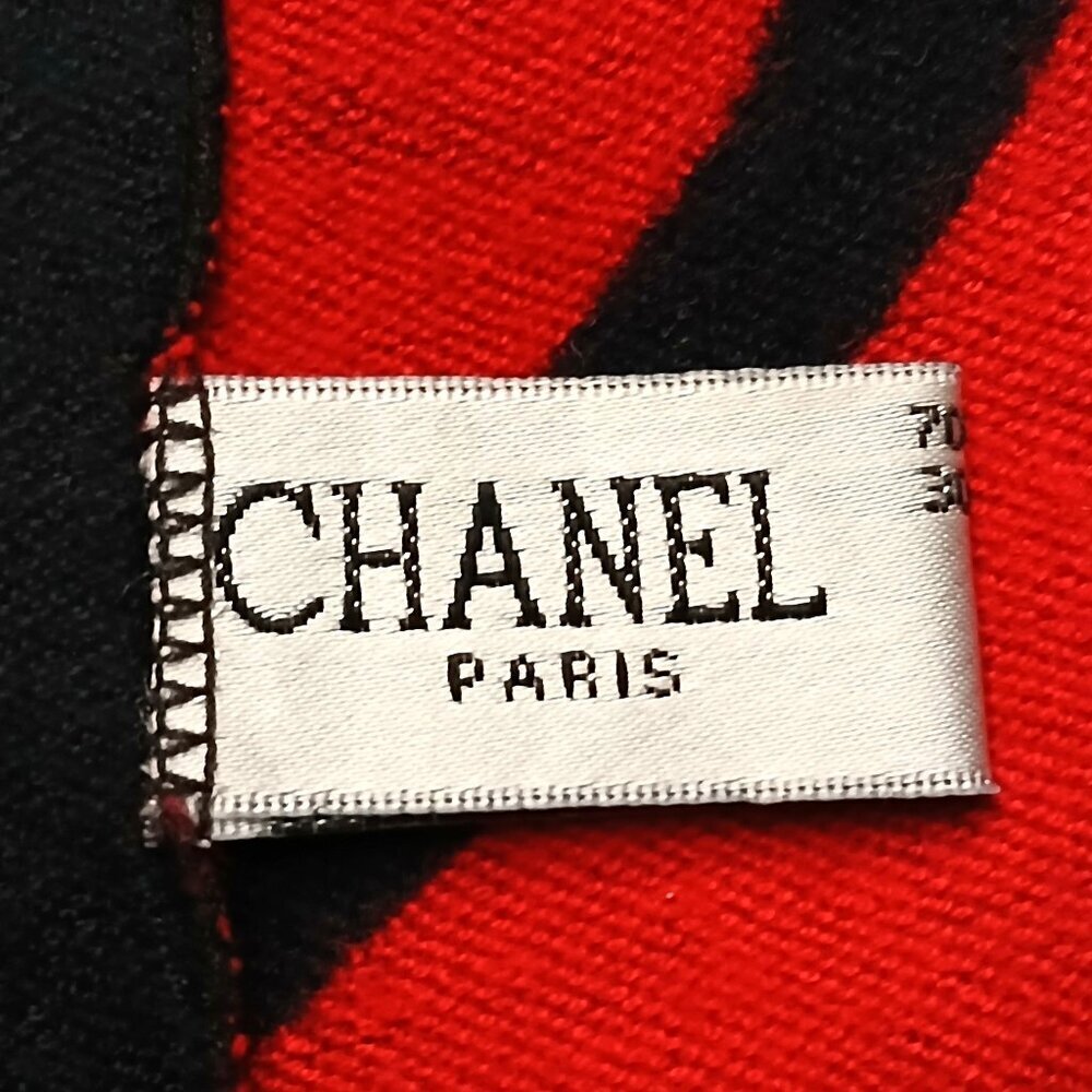 CHANEL Vintage Black & Red Reversible Color Block Wrap Shawl Scarf w/ CC Logo - Picture 9 of 11